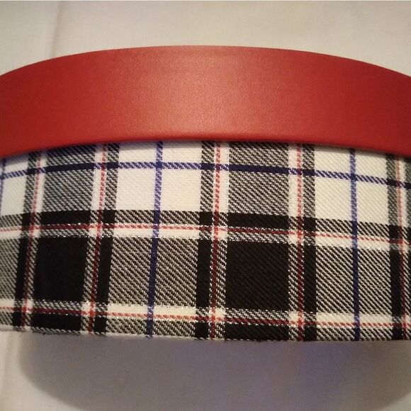 Oval plaid storage box & small red trinket box - Picture 6 of 12